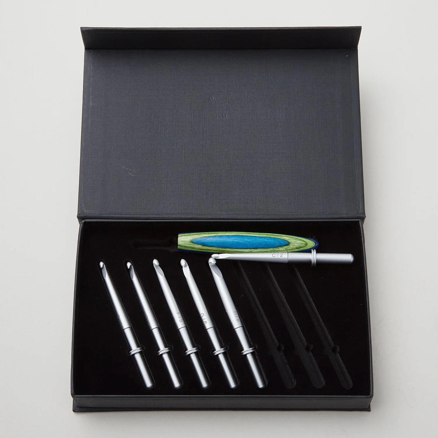 Sawyer Creek Artistry Interchangeable Crochet Hook Set - Lime/Slim - Image 2