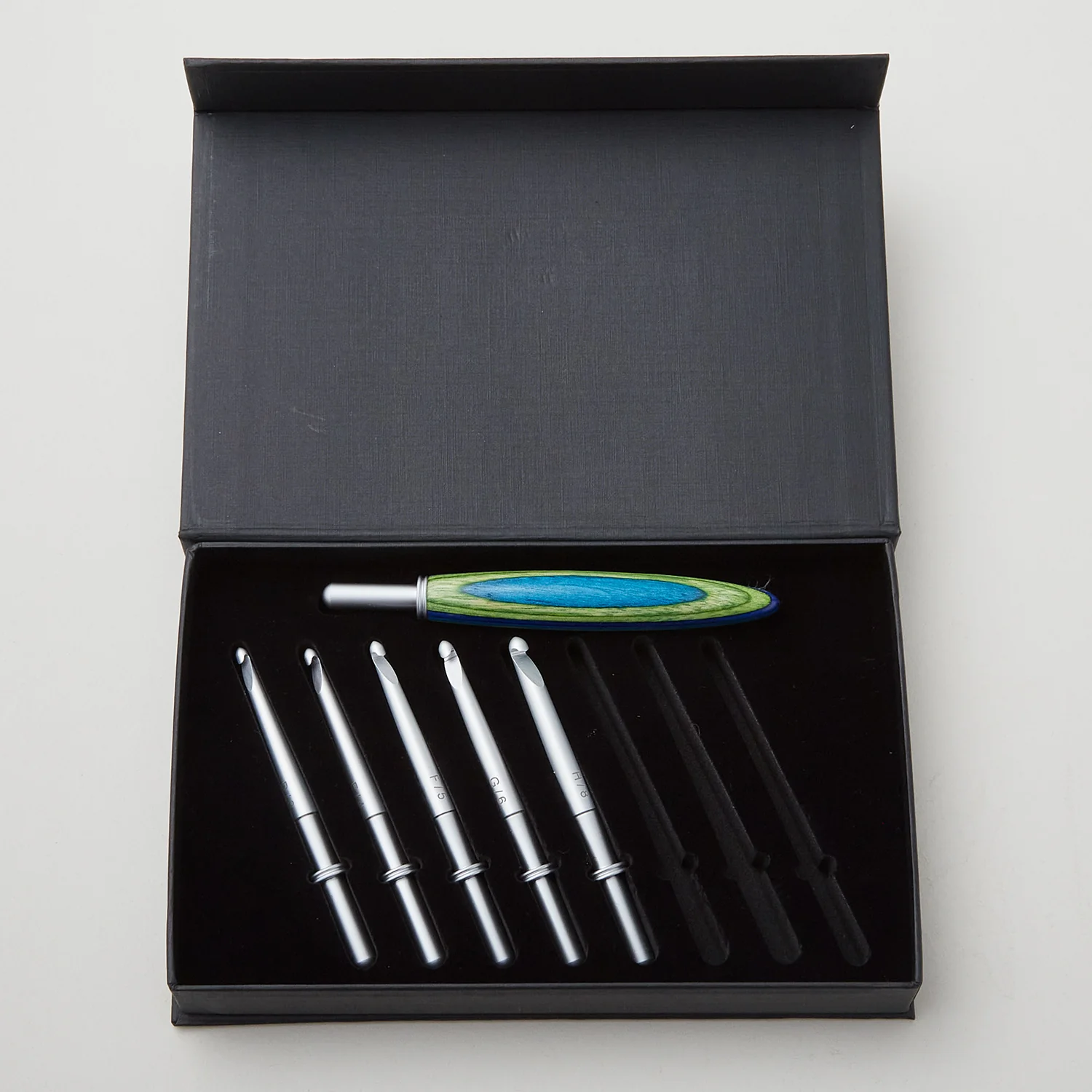 Sawyer Creek Artistry Interchangeable Crochet Hook Set - Lime/Slim - Image 3