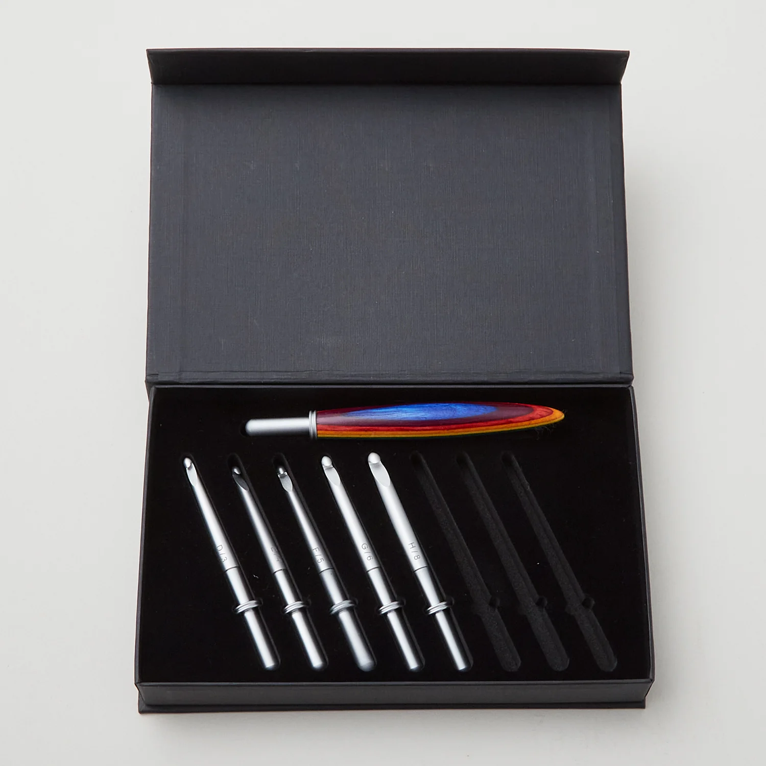 Sawyer Creek Artistry Interchangeable Crochet Hook Set - Rainbow/Slim - Image 3