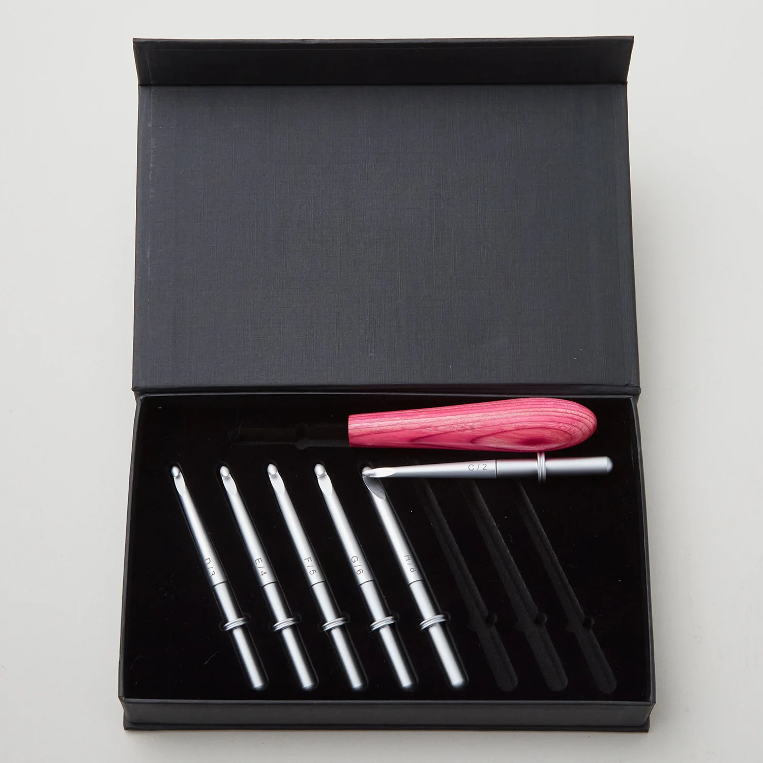 Sawyer Creek Artistry Interchangeable Crochet Hook Set - Pink/Bulb - Image 2