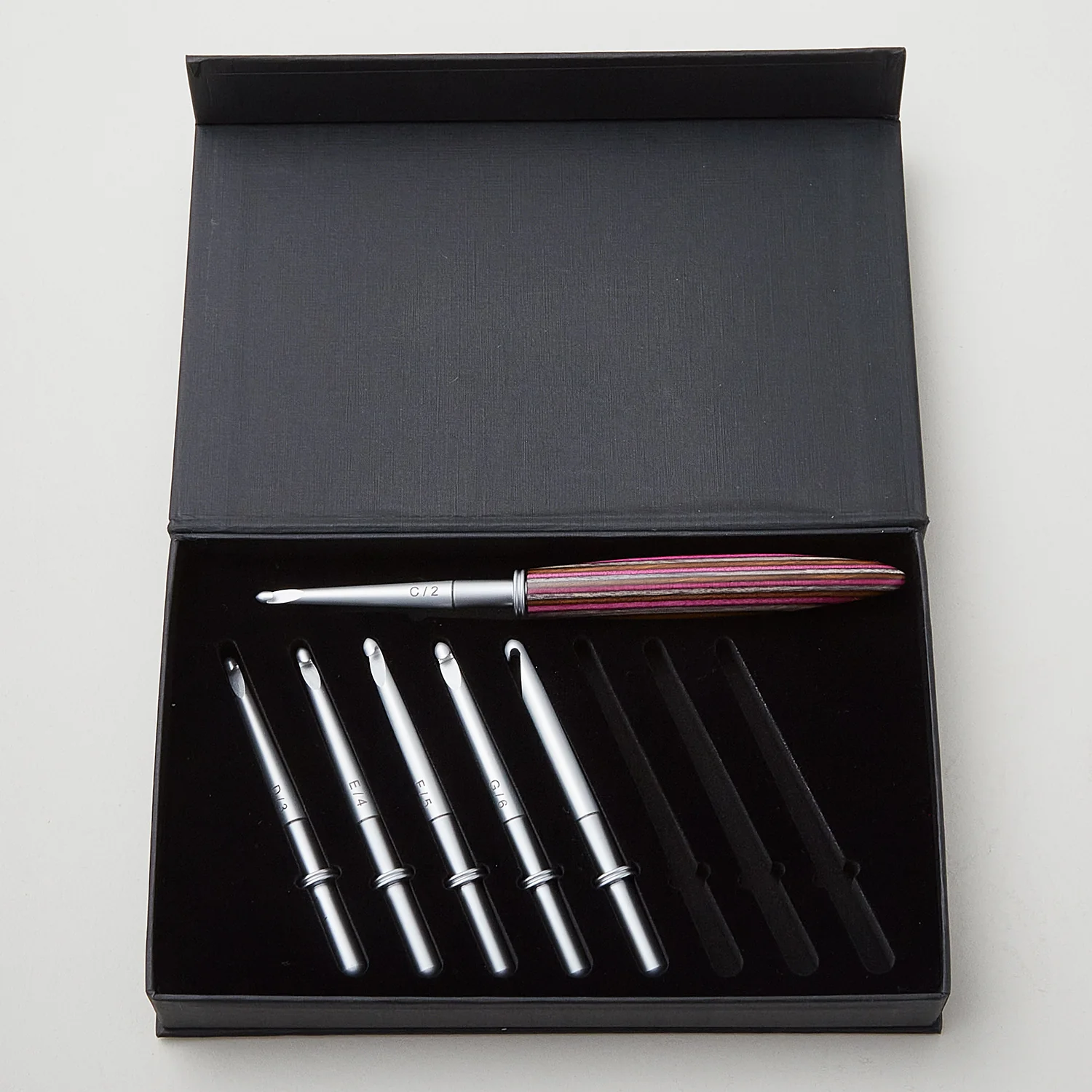 Sawyer Creek Artistry Interchangeable Crochet Hook Set - Touch of Grey/Slim
