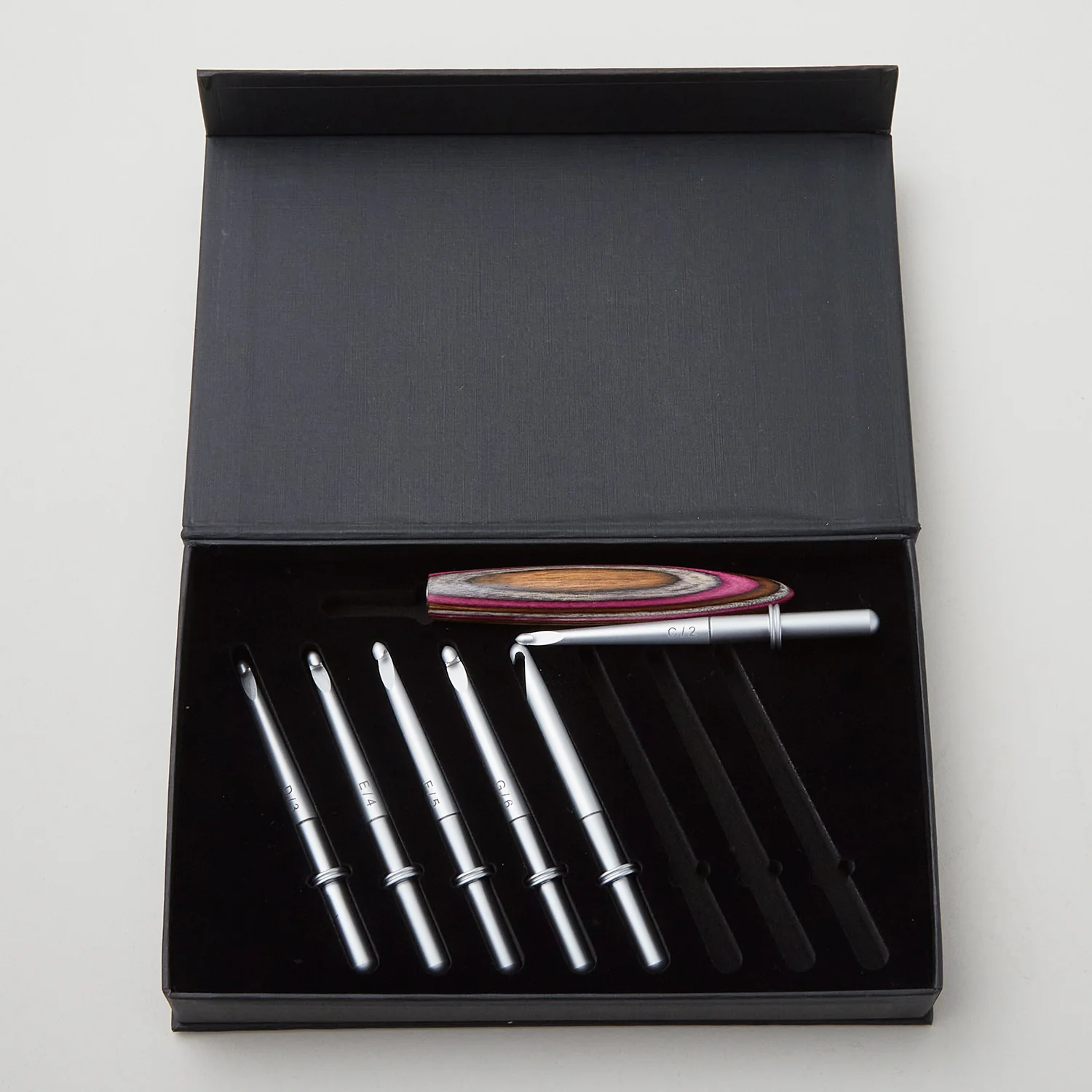 Sawyer Creek Artistry Interchangeable Crochet Hook Set - Touch of Grey/Slim - Image 2