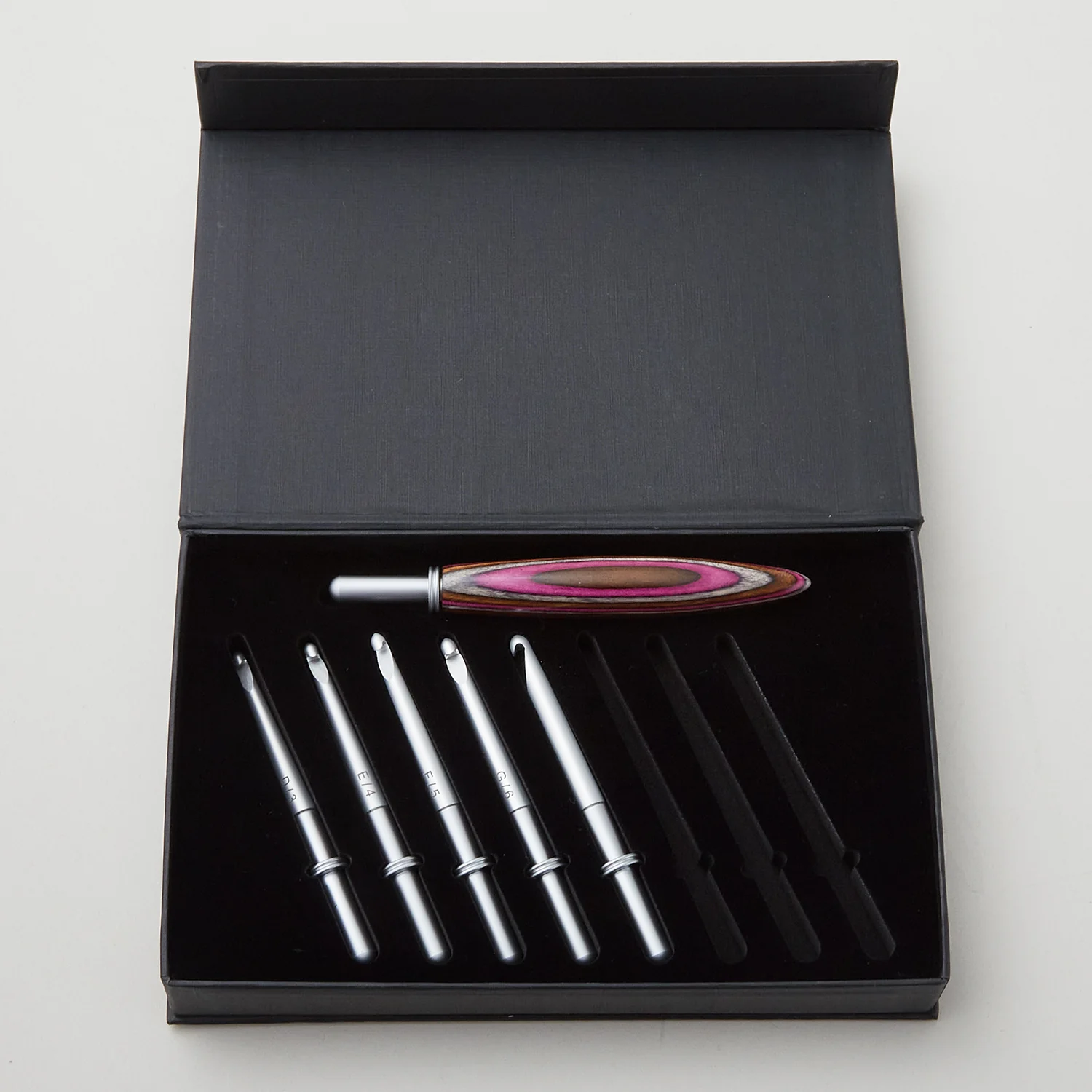 Sawyer Creek Artistry Interchangeable Crochet Hook Set - Touch of Grey/Slim - Image 3