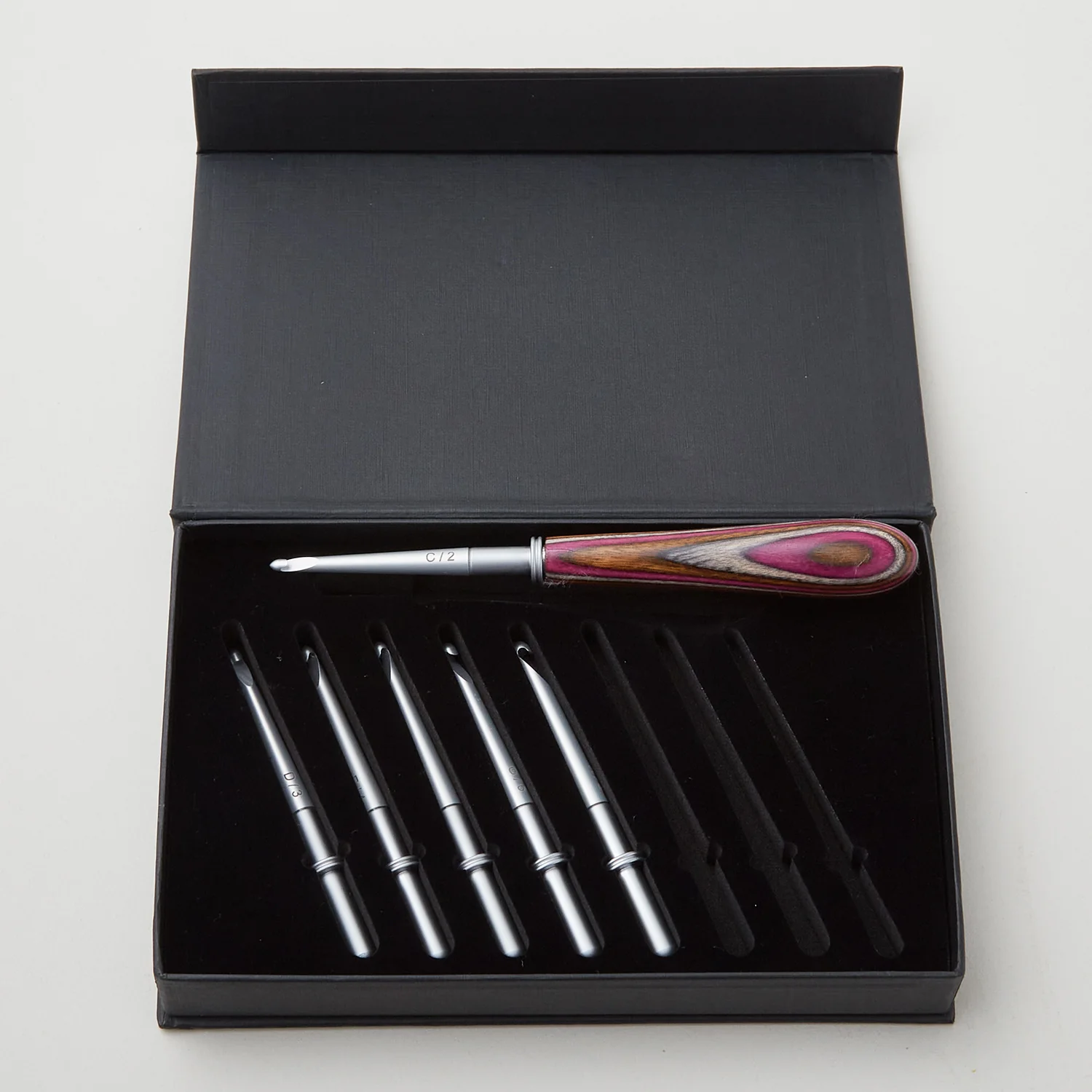 Sawyer Creek Artistry Interchangeable Crochet Hook Set - Touch of Grey/Bulb
