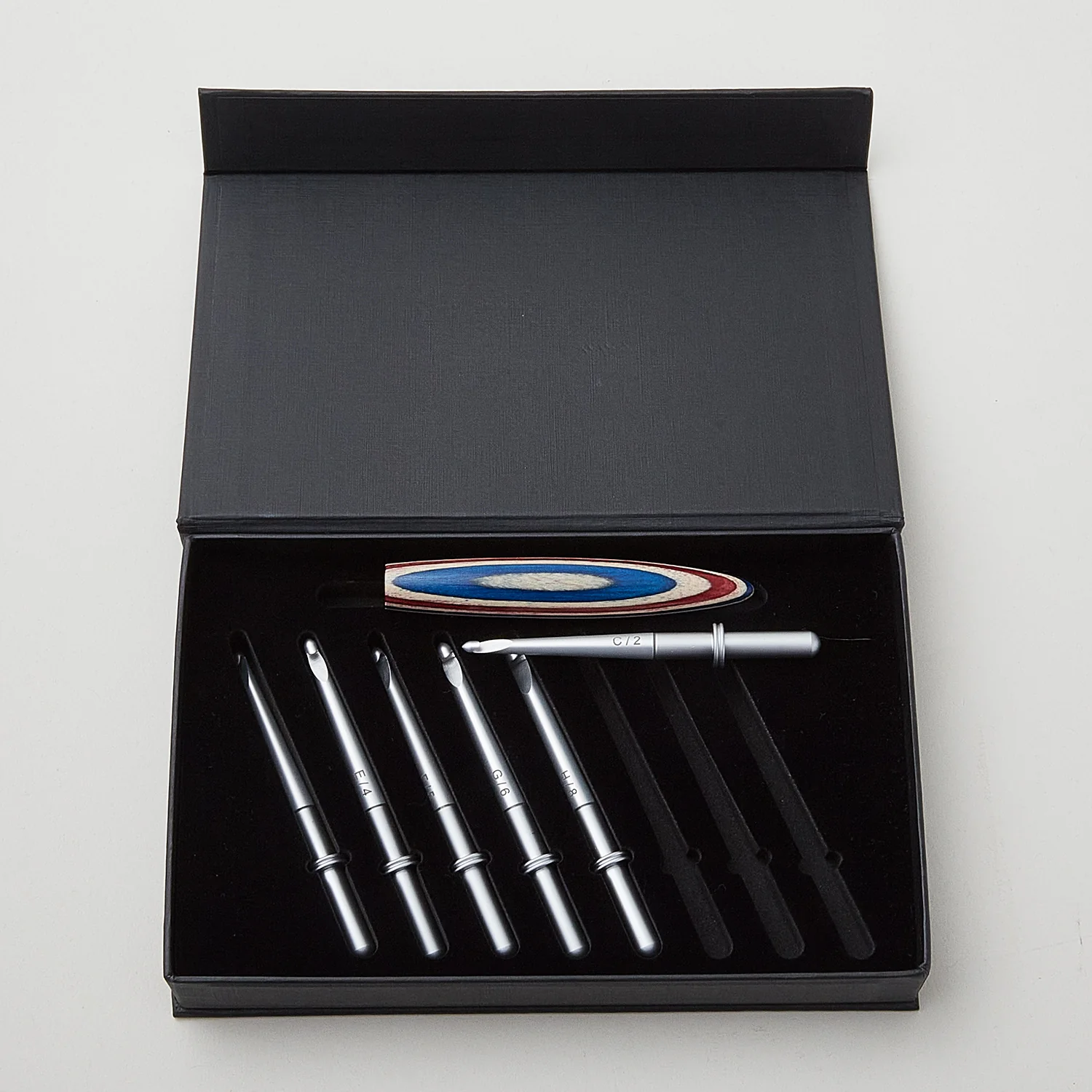 Sawyer Creek Artistry Interchangeable Crochet Hook Set - Patriot/Slim - Image 2