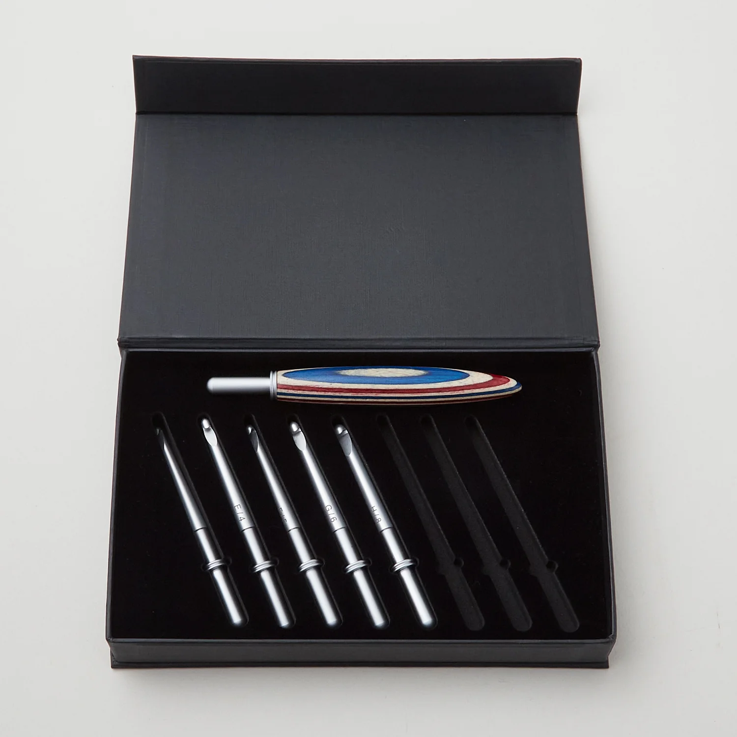 Sawyer Creek Artistry Interchangeable Crochet Hook Set - Patriot/Slim - Image 3