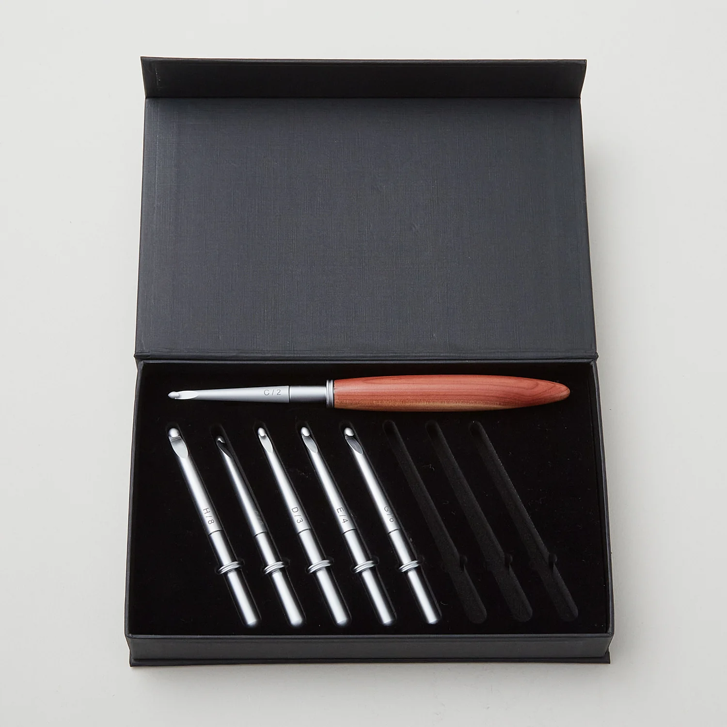 Sawyer Creek Artistry Interchangeable Crochet Hook Set - Eastern Red Cedar/Slim