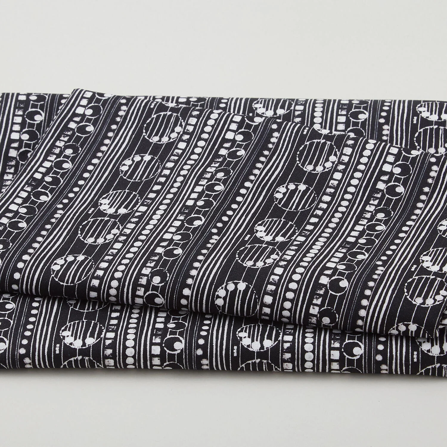 Cool Breeze - Stratus Black2 Yard Cut
