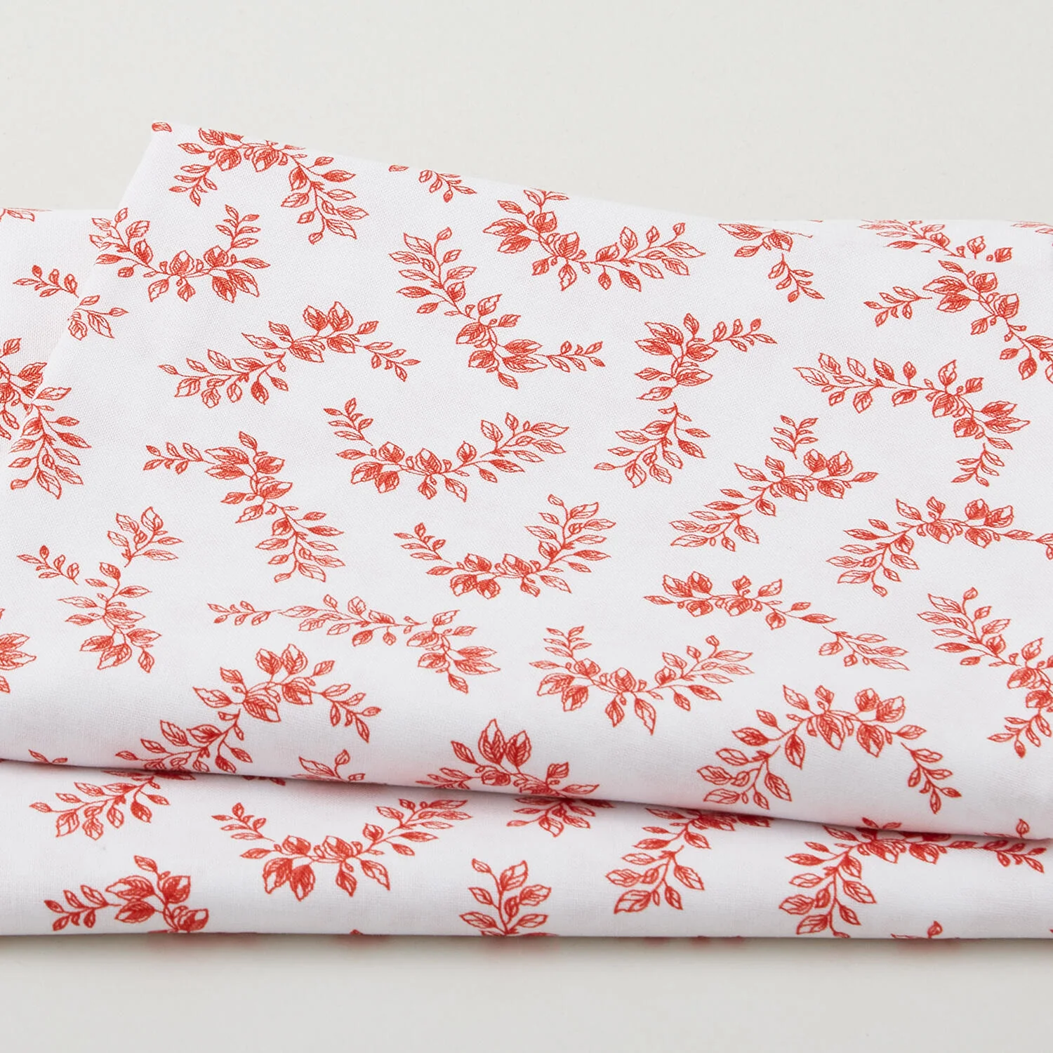 Crimson Posies Favorites - White Tossed Laurels 2 Yard Cut