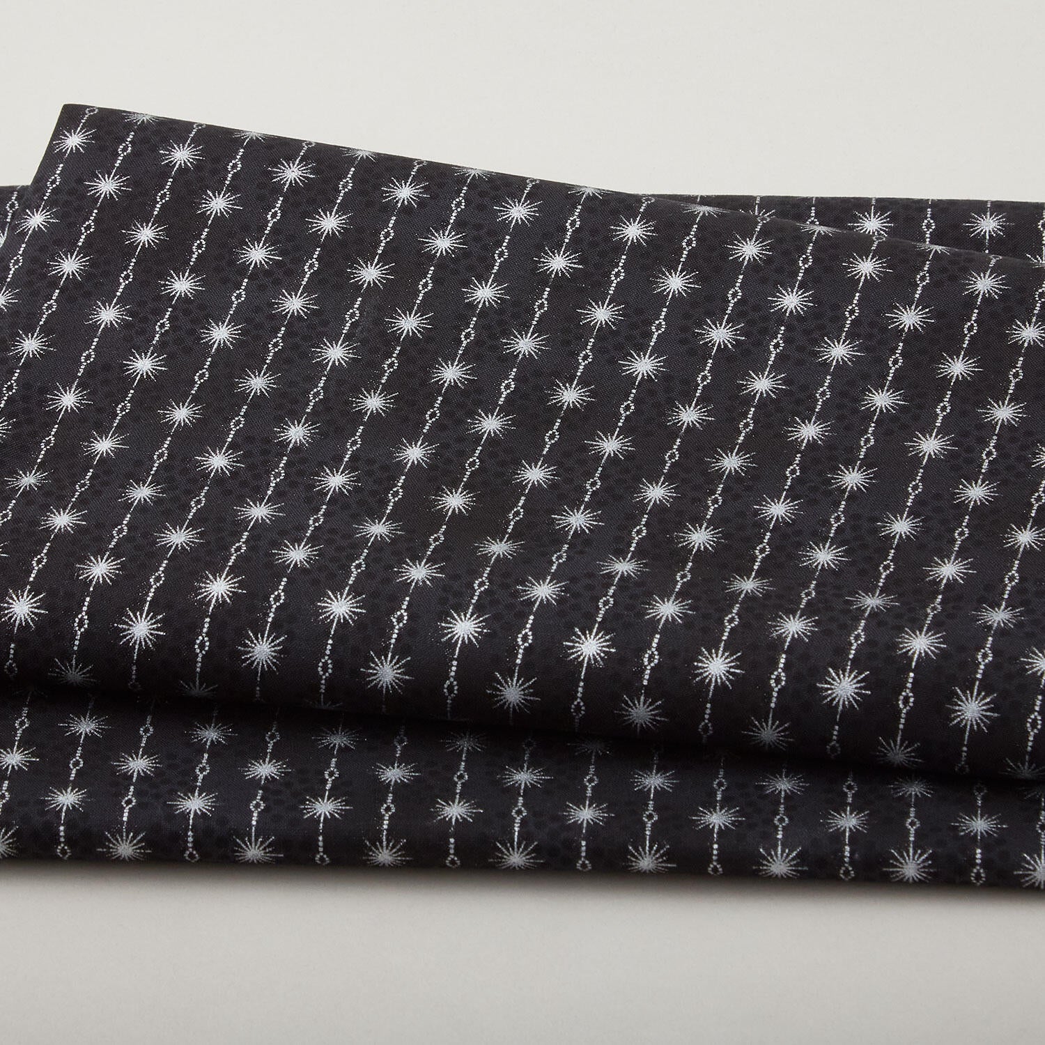 Frosty Snowflake - Stars In Line Black/Silver 3 Yard Cut