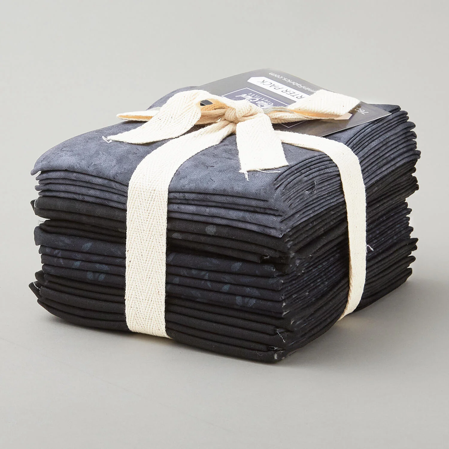 Fundamentals Back in Black Fat Quarter Bundle - Image 2