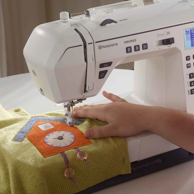 HUSQVARNA® VIKING® ONYX™ 30 Sewing Machine - Image 2
