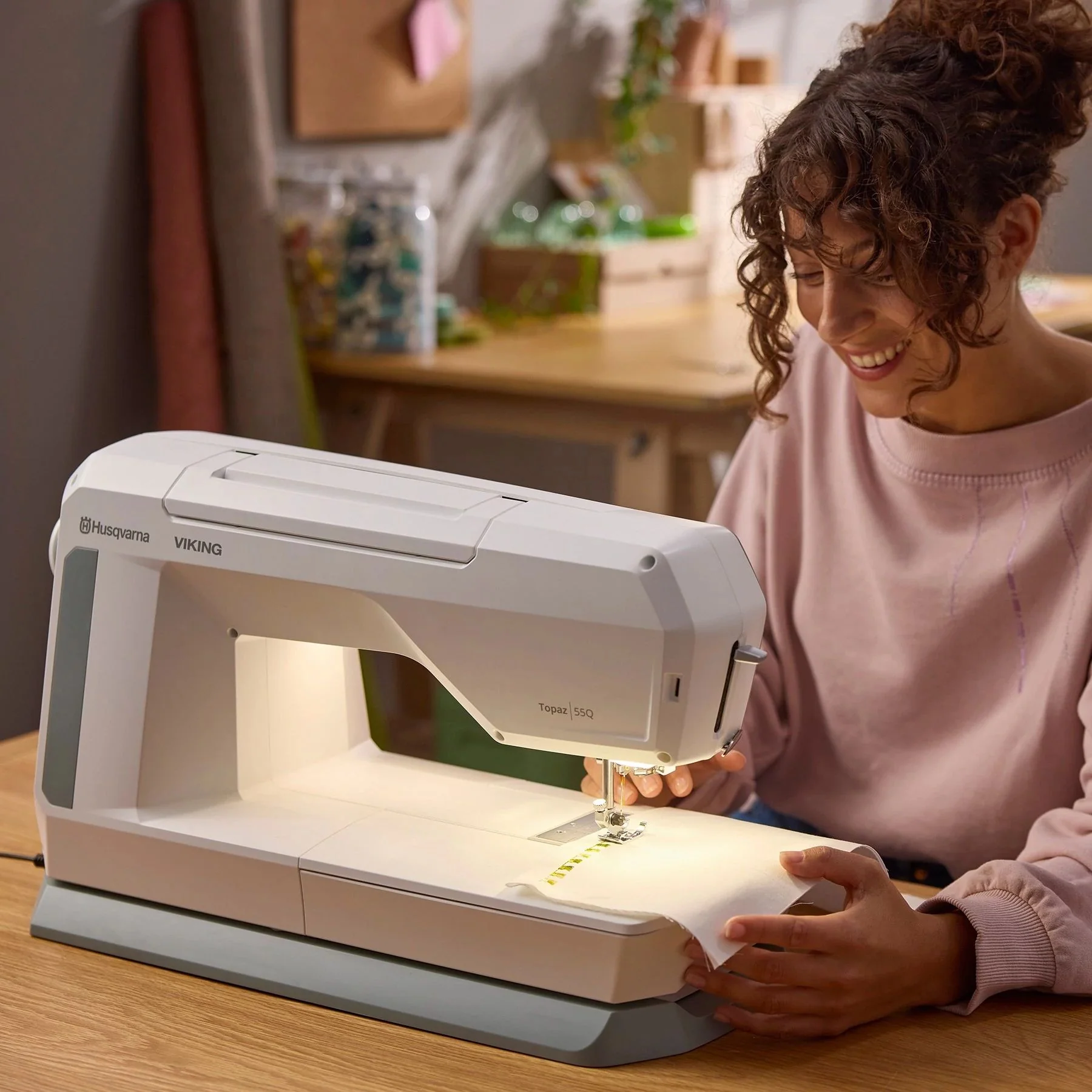 HUSQVARNA® VIKING® TOPAZ™ 55Q Sewing Machine - Image 13
