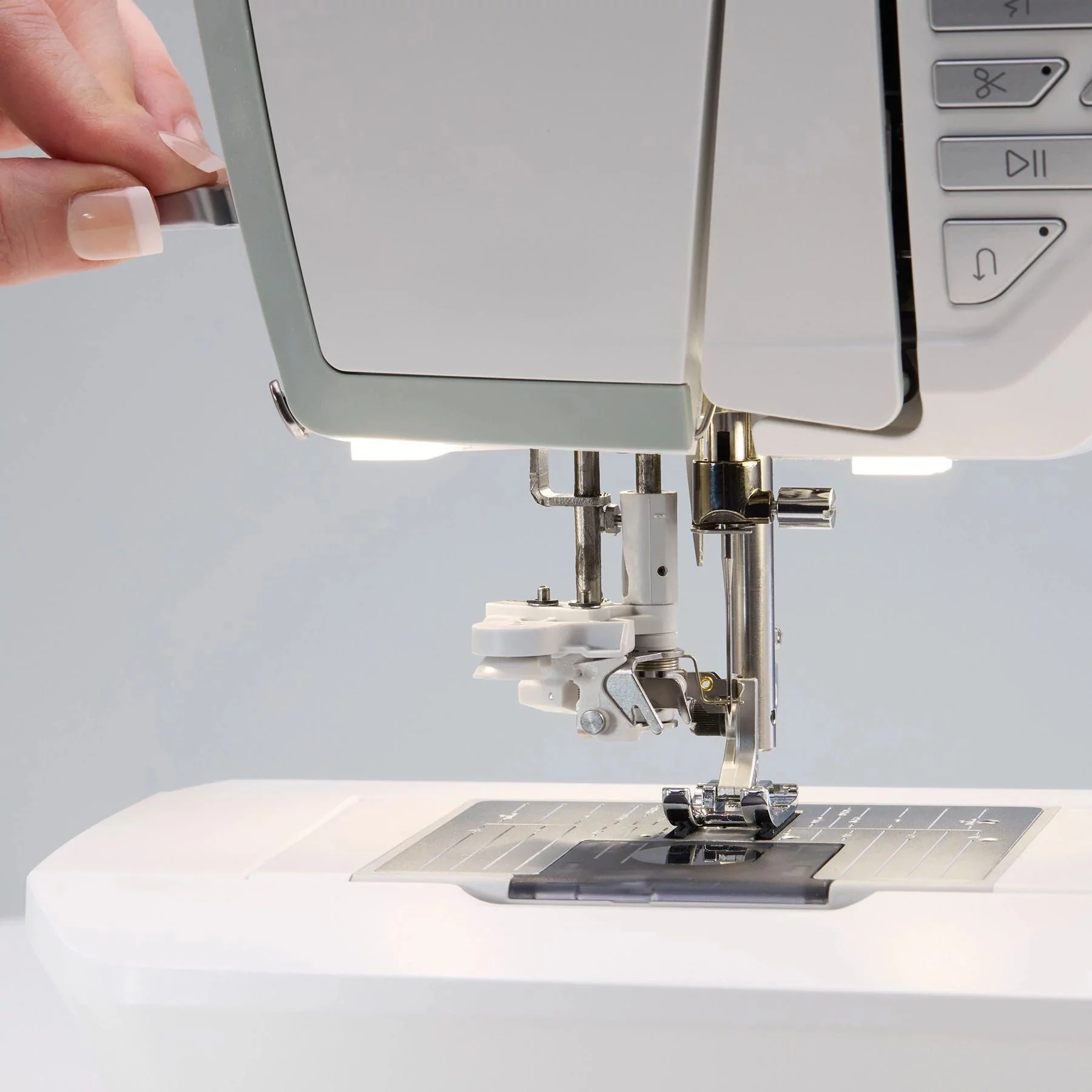 HUSQVARNA® VIKING® TOPAZ™ 55Q Sewing Machine - Image 8