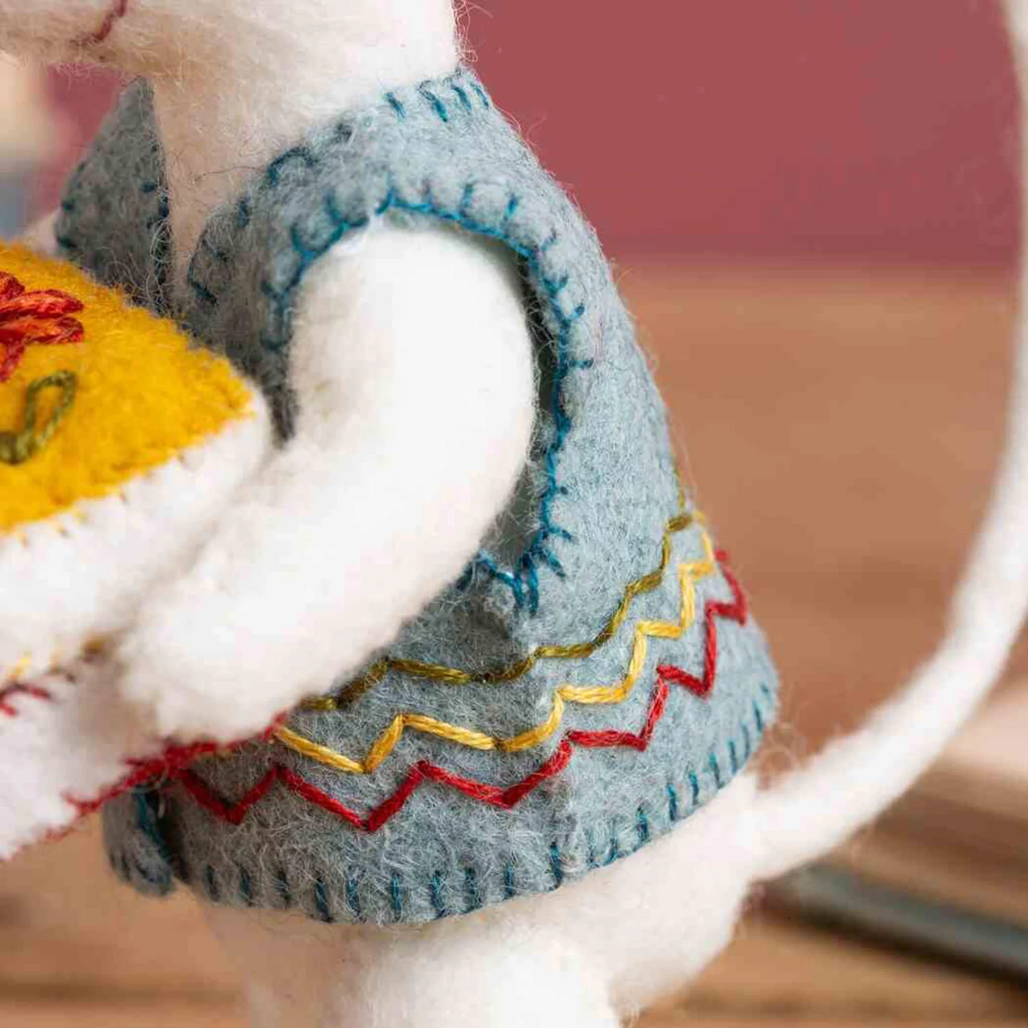 Little Mouse The Librarian Felt Craft Mini Kit - Image 3