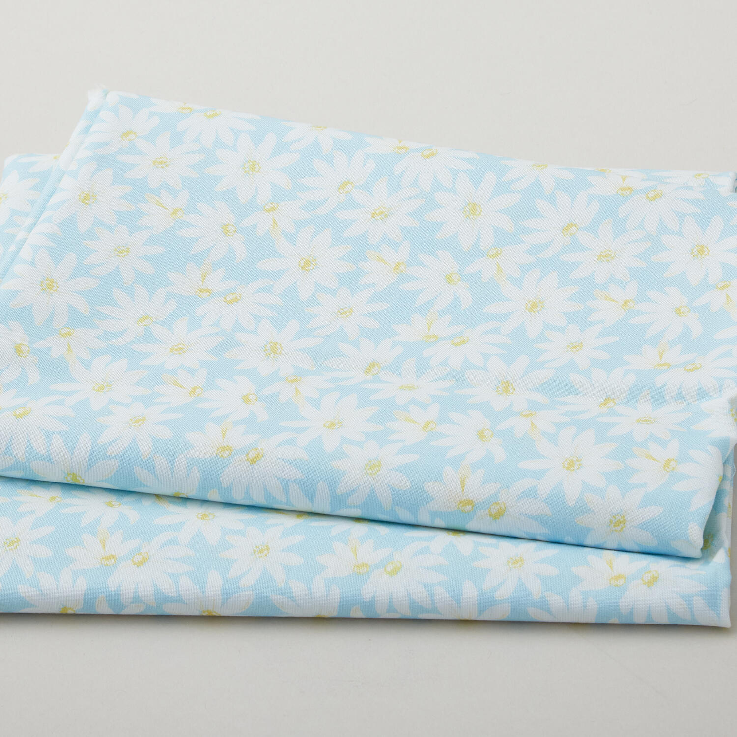 Meadow Breeze Favorites - Daisies Blue 2 Yard Cut