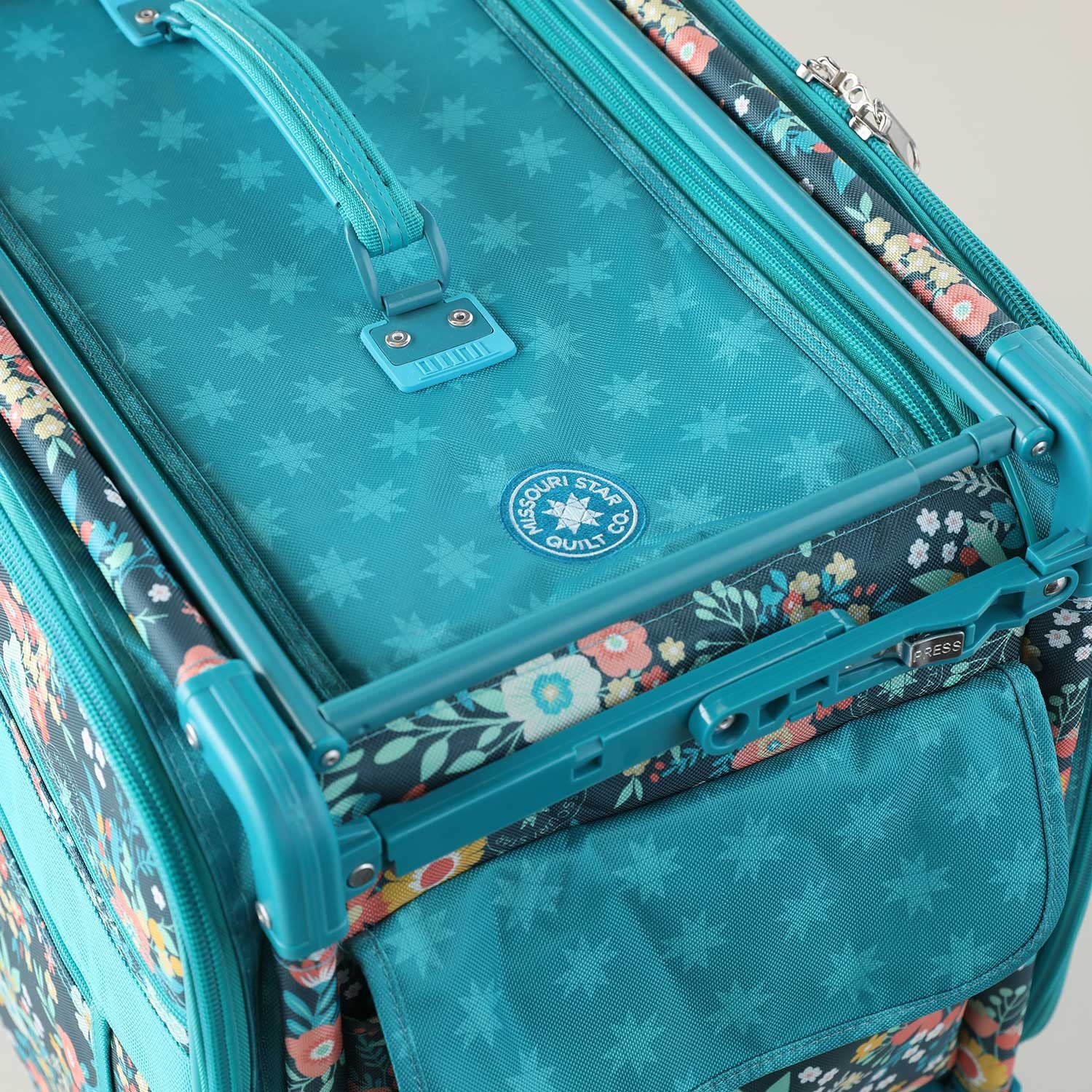 Missouri Star & Tutto Quilt Town Rolling Tote XL - Image 6