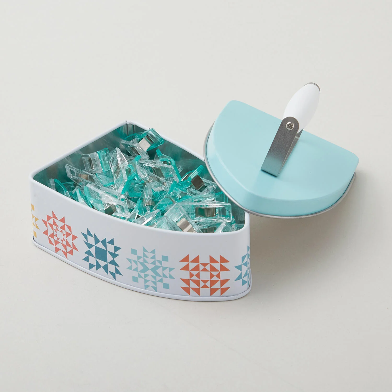 Missouri Star Vintage Iron Tin with 50 Quilting Clips - Image 2