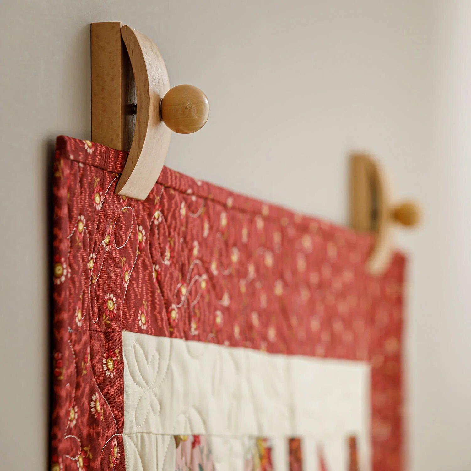 Missouri Star Wall Hanging Clips - Natural - Image 4