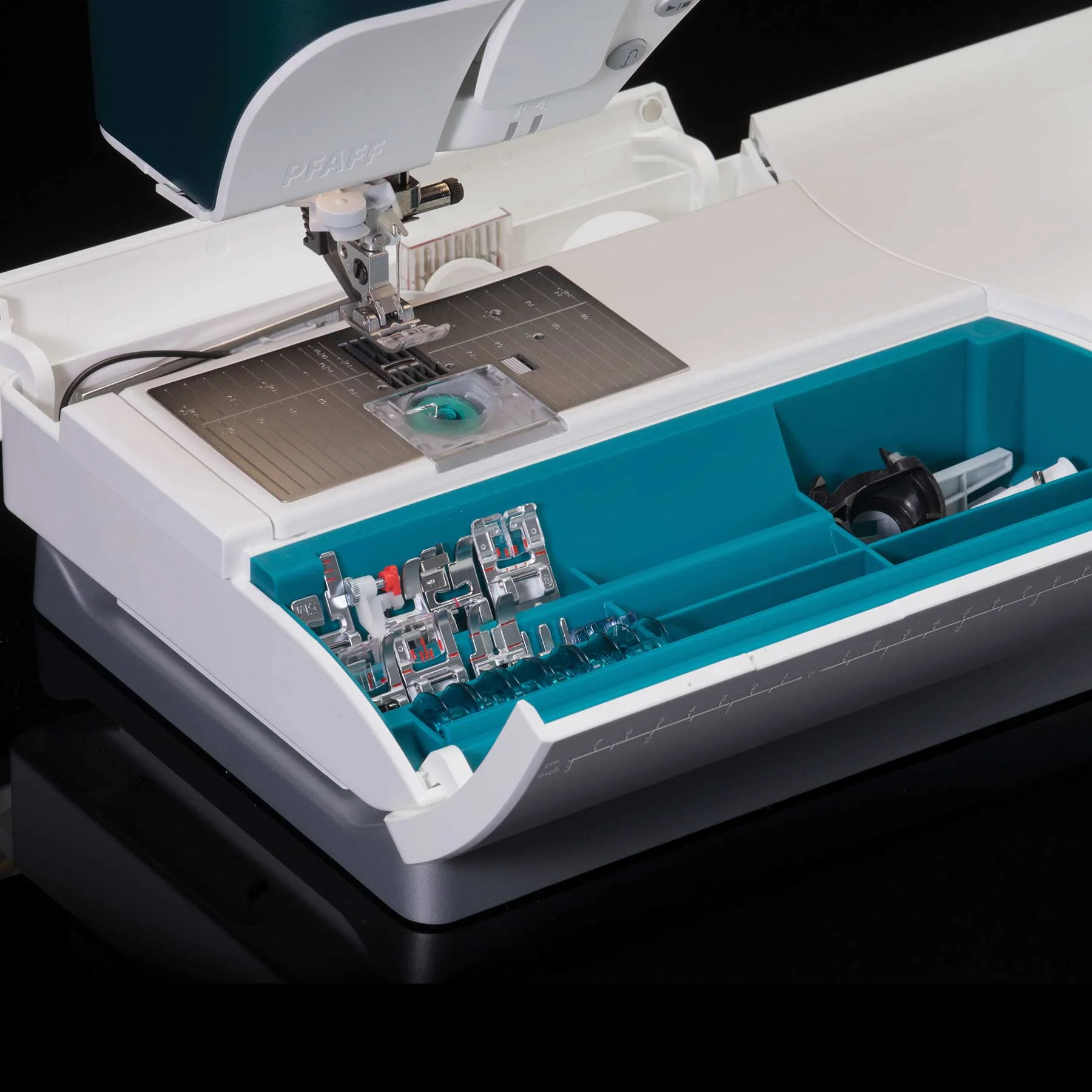 PFAFF® performance icon™ Sewing Machine - Image 10