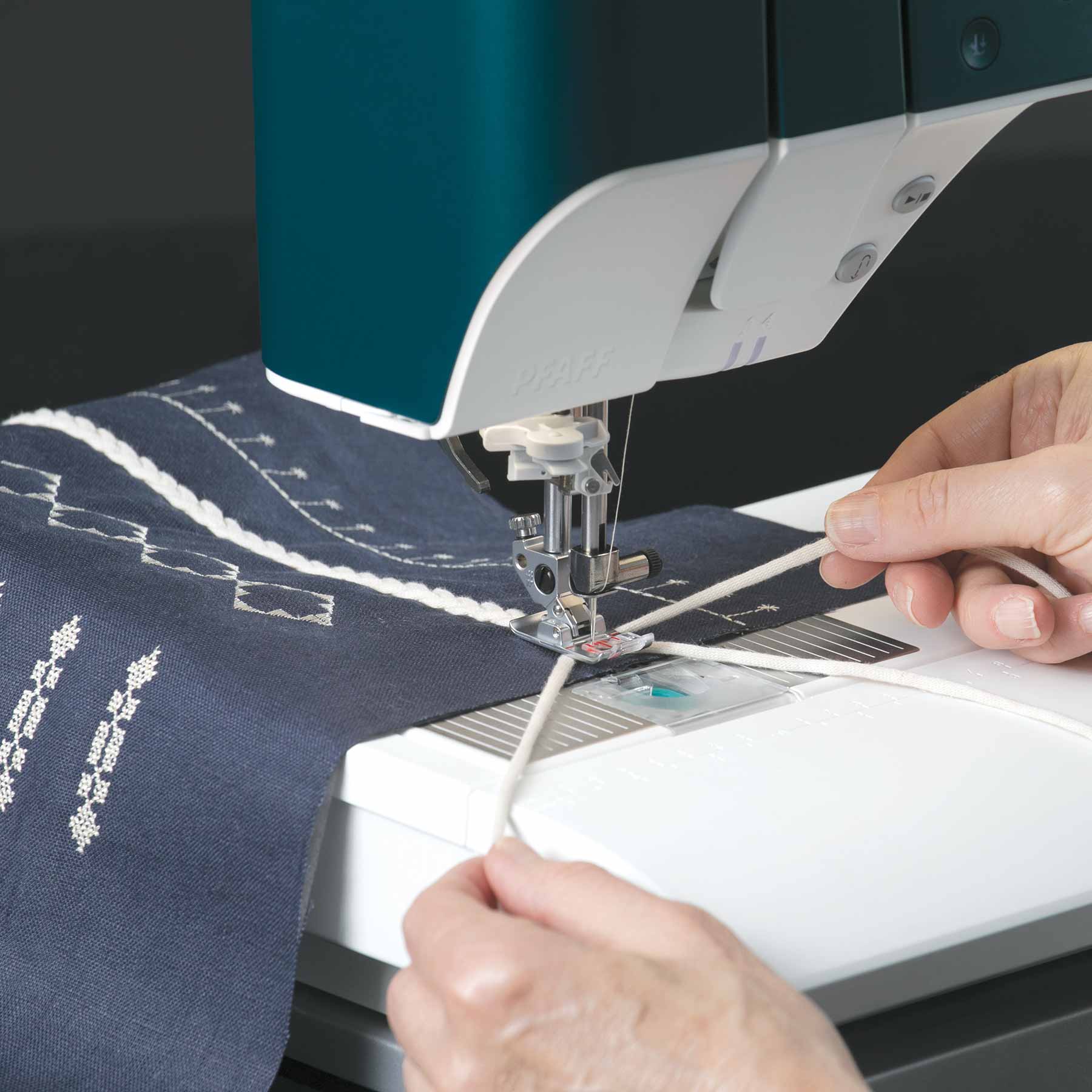 PFAFF® performance icon™ Sewing Machine - Image 3
