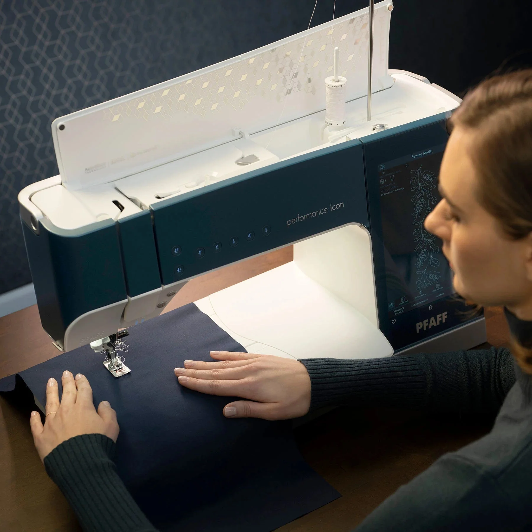 PFAFF® performance icon™ Sewing Machine - Image 5