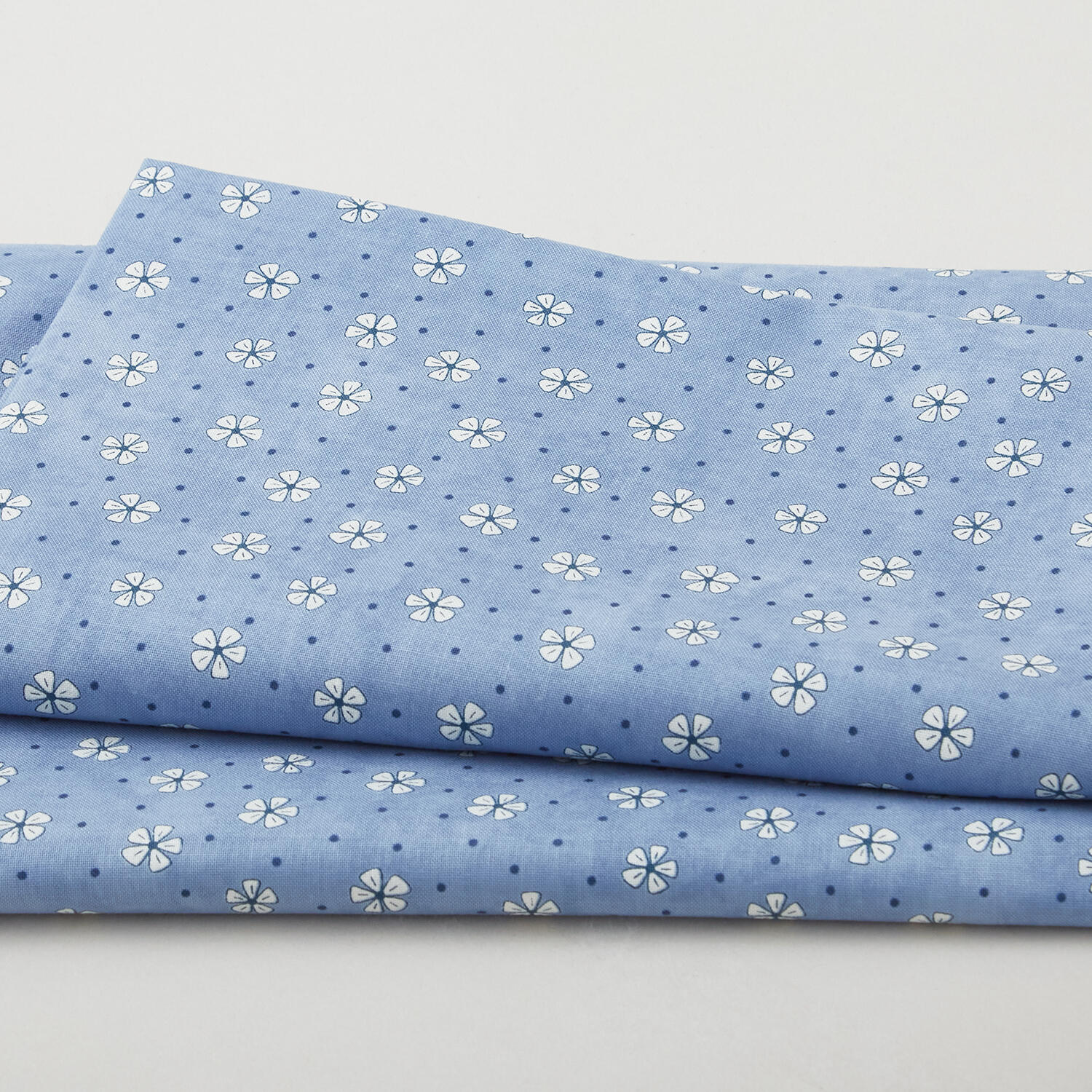 Pocket Full Of Posies - Posies Tossed Blue 2 Yard Cut