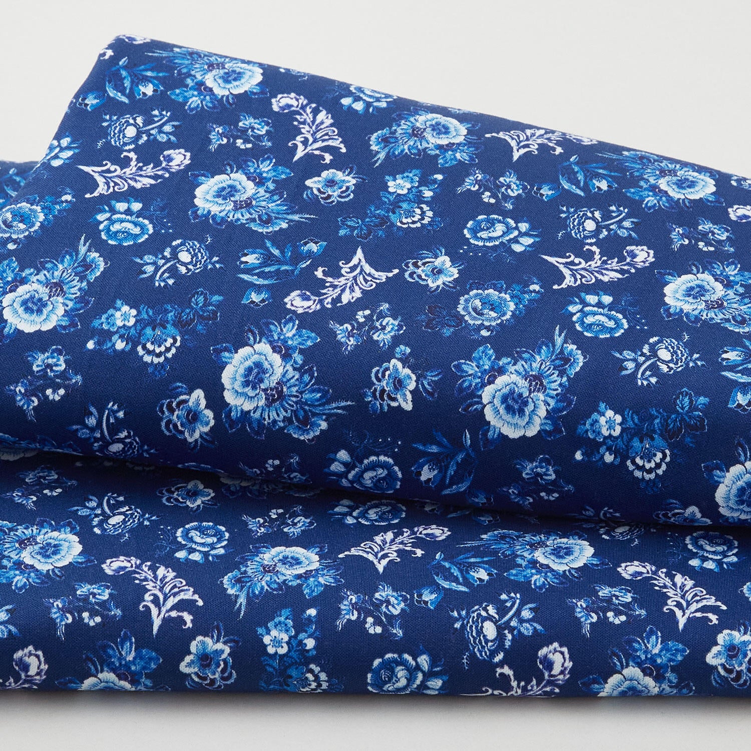 Widebacks - Delft Floral Royal 108" Wide 3 Yard Cut